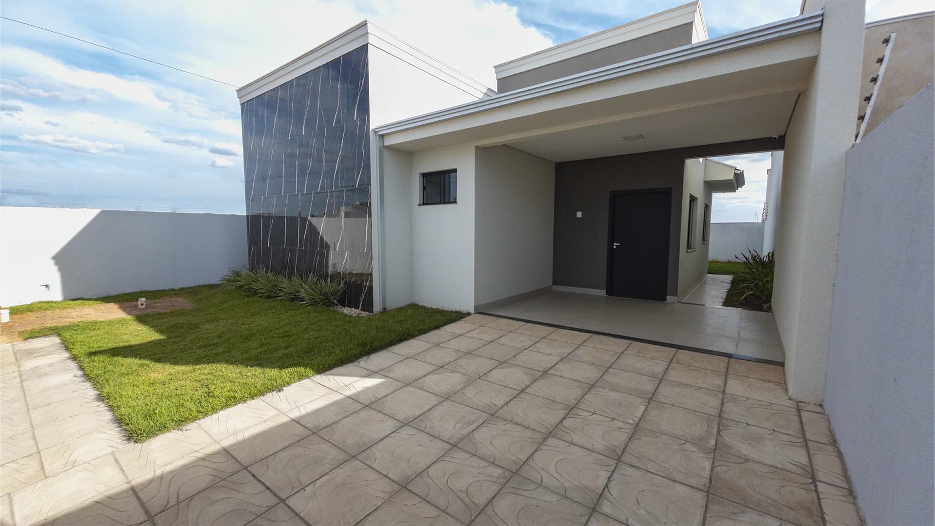 CASA COM TERRENO